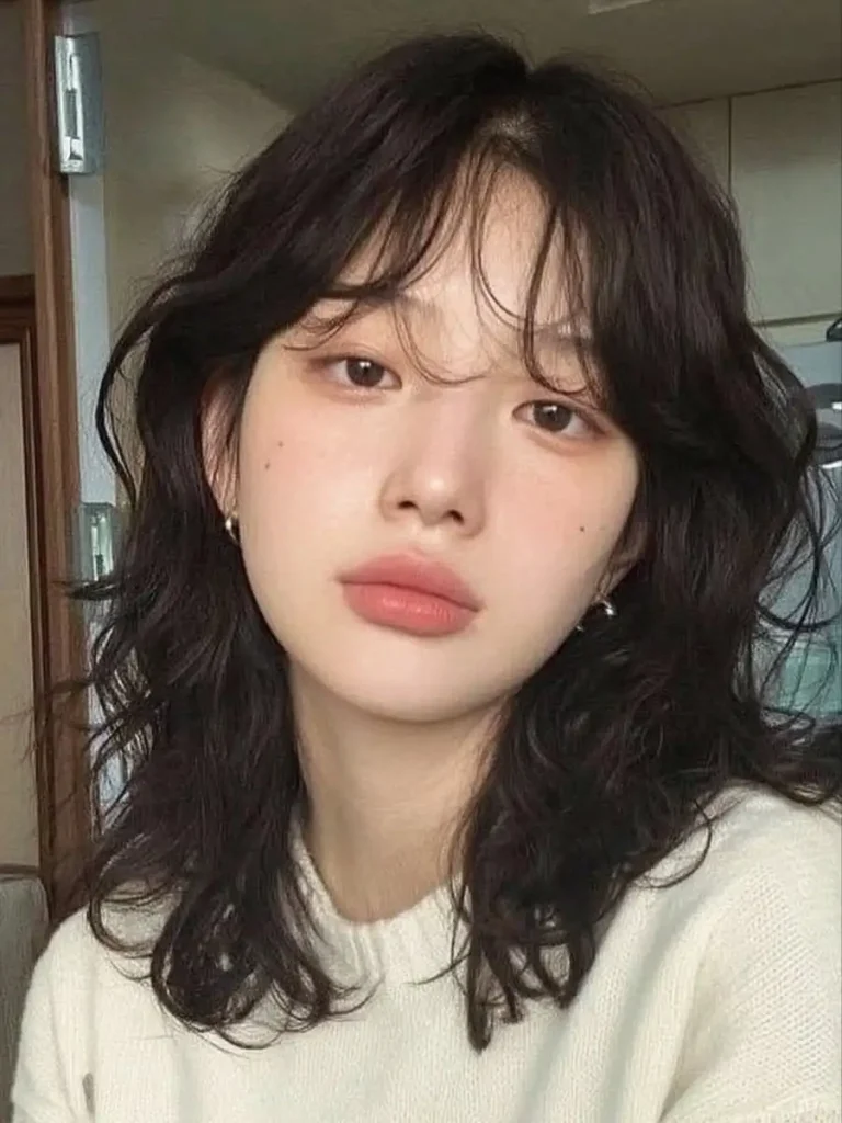 Beautiful Japan curly hair with healthy defined curls — result of proper curly hair product routine