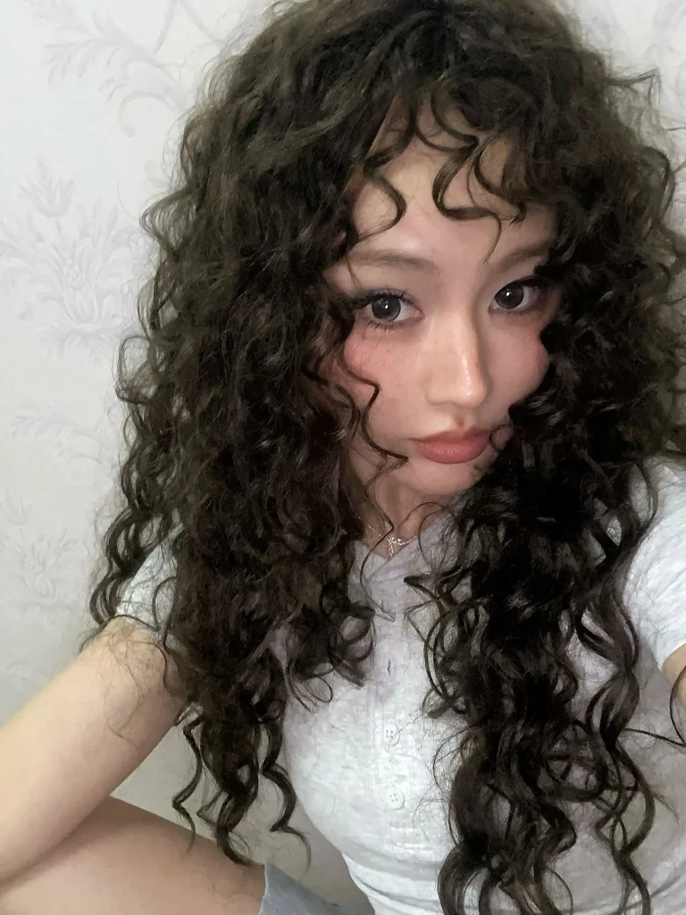 Gorgeous Japan curly hair style — defined bouncy curls with beautiful shine