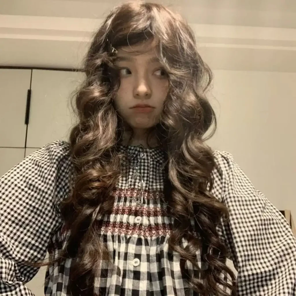 Japan curly hair portrait — stunning curly hairstyle on Japanese woman with defined curl pattern