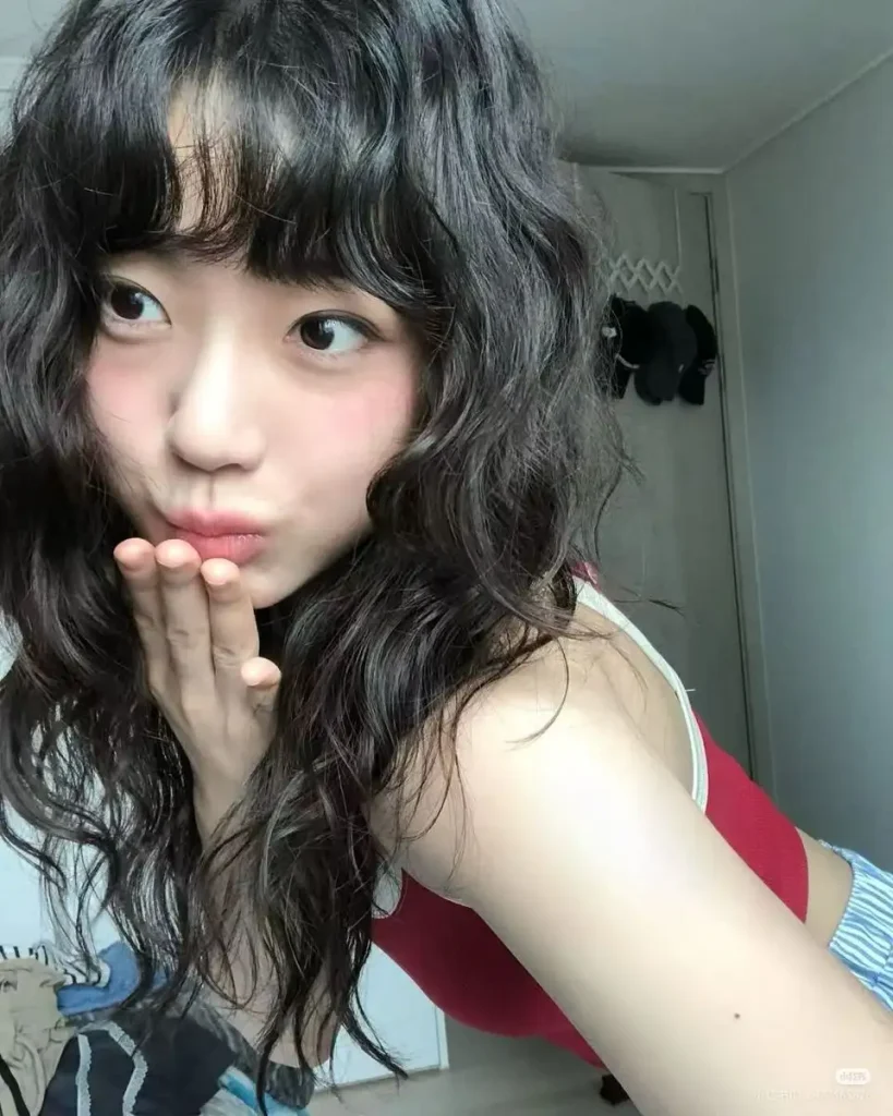 Japan curly hair style 34 — elegant curls on Japanese woman showing volume and shine